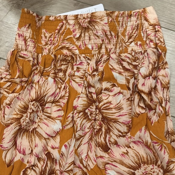 Band of the Free ARIZONA GOLD FLORAL WIDE LEG PANTS NWT - Picture 7 of 8